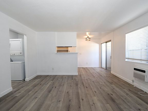 3rd image of 460 Vista Ave APT B