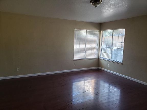5th image of 3325 Holly Dr APT C