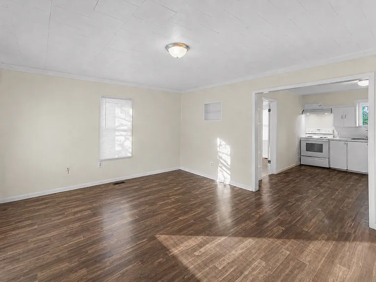 317 W Maddux St — Photo 10