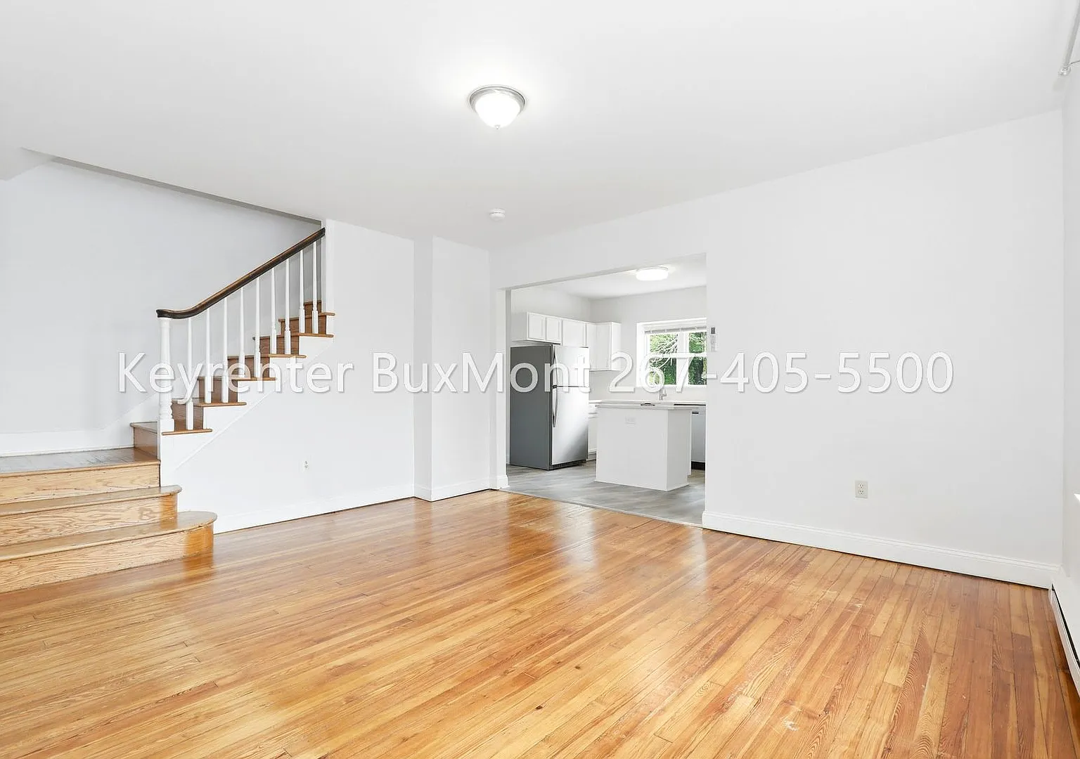 Renovated 4BR Twin with Wraparound Porch in Lansdale Borough — Photo 3
