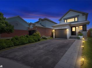 737 Fairway Ct, Kitchener, ON N2A4B4