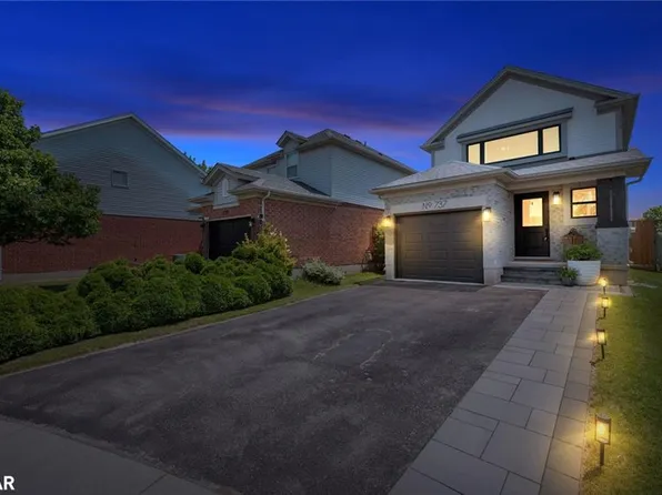 737 Fairway Ct, Kitchener, ON N2A 4B4