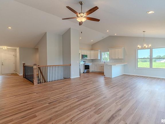 3rd image of 941 9th Ave