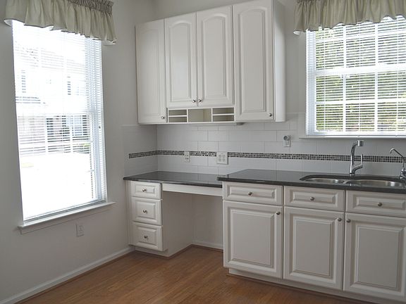 4th image of 5300 Bramcote Pl