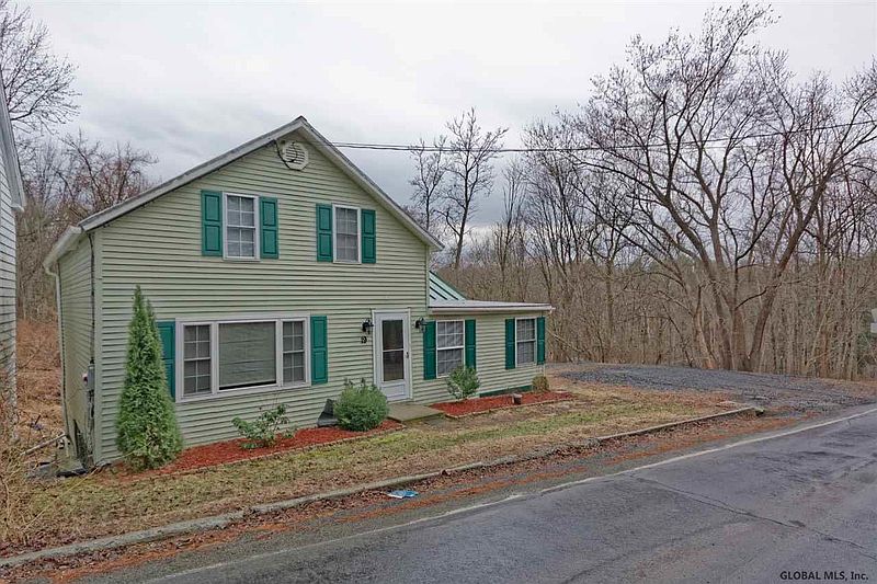 3rd image of 19 HUDSON Avenue