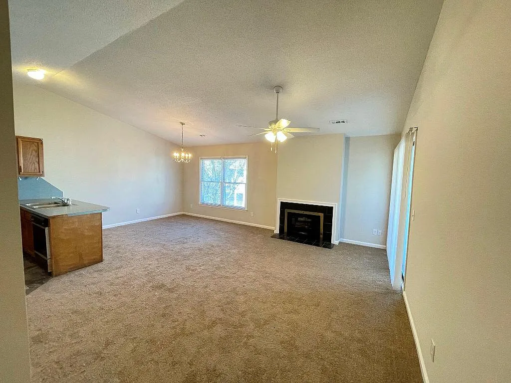 1 bed, 780 sqft, $850 — Photo 3