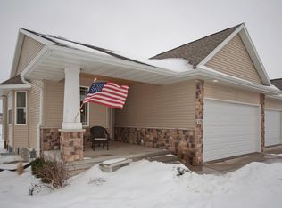 175 Ridge View Dr, Fairfax, IA 52228