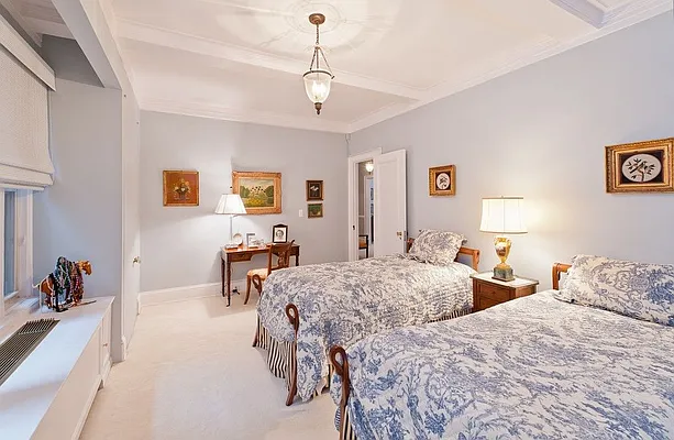 Sold by Sloane Square | media 15