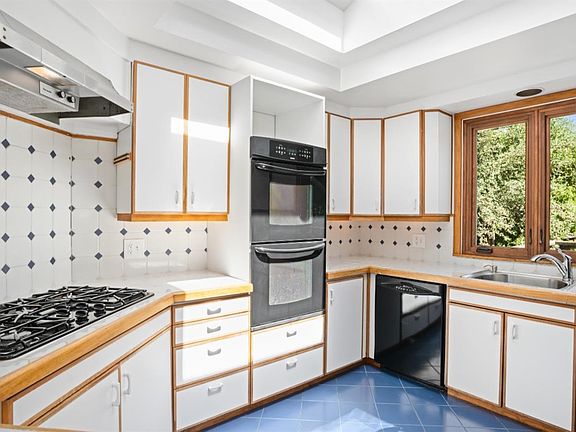 3rd image of 102 Lovell Ave