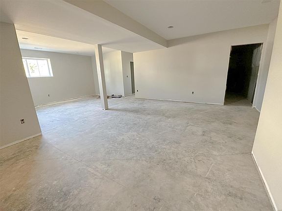 4th image of 221 Meridian Oaks Dr