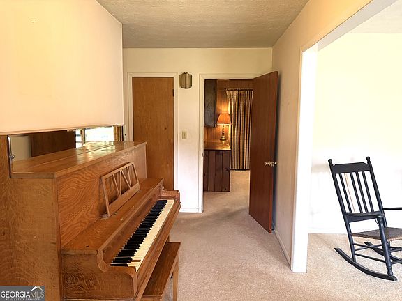 3rd image of 212 Clairmont Dr