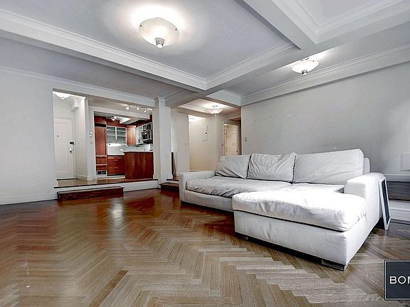 3rd image of 10 W 74th St APT 5F