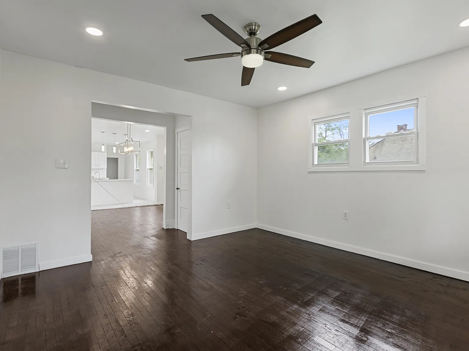 2 bed, 2548 sqft, $1,300 — Photo 4