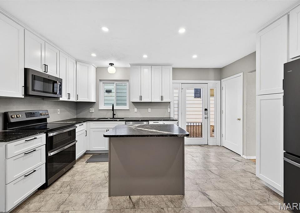 1st image of 5747 Lansdowne Ave