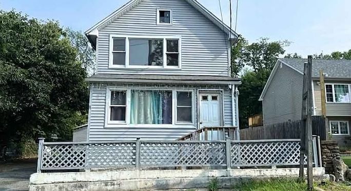 1st image of 11 White St