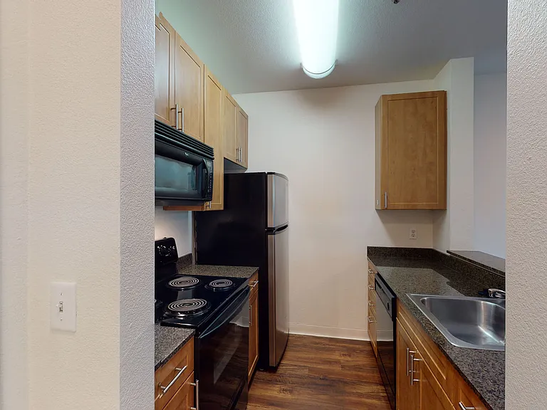 2000 Post — Photo 68