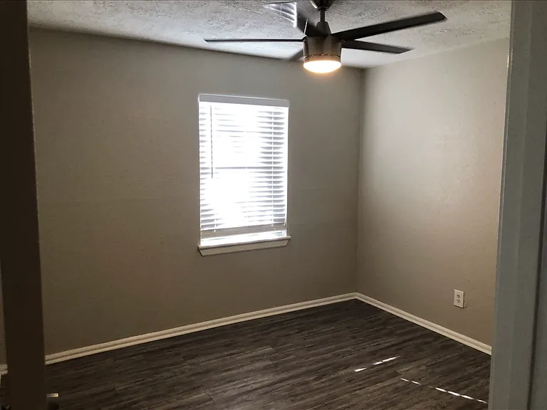 1030 W Austin St #1 — Photo 3