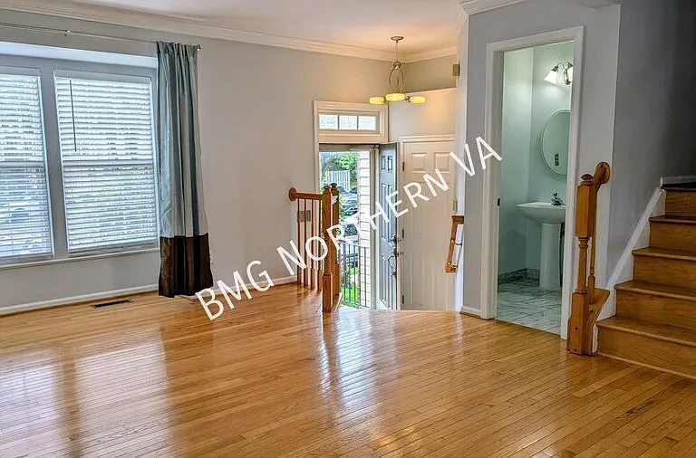 7408 Gadsby Sq — Photo 7