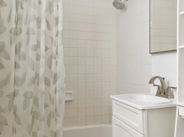 729 Greenwich Street image 4 of 7