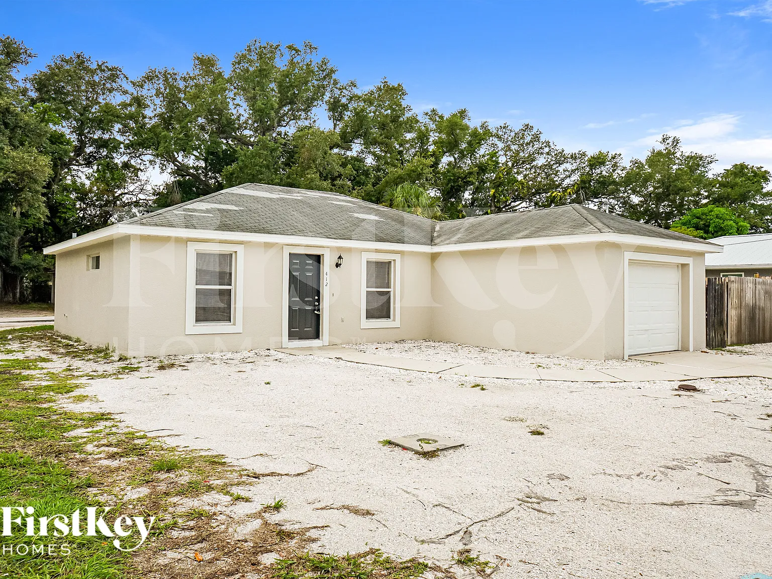 4 bed, 2.0 bath, 1159 sqft, $2,085 — Photo 2