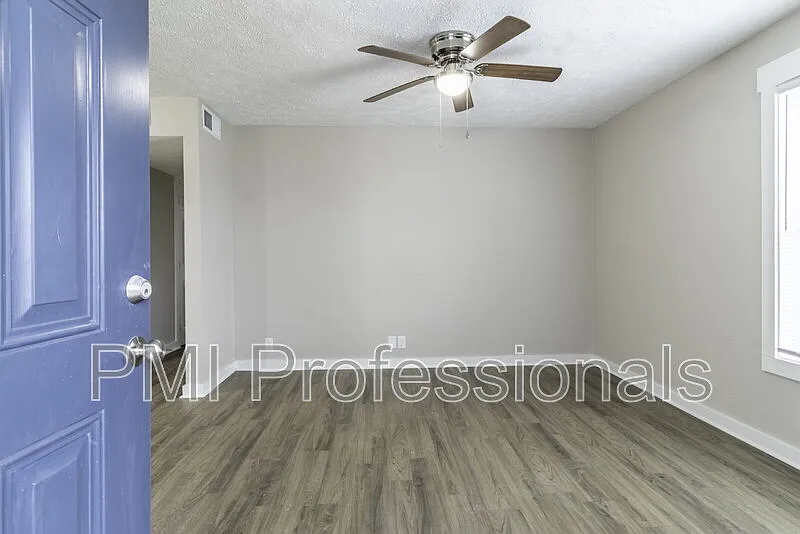 Building Photo - 121 Kingsridge Dr