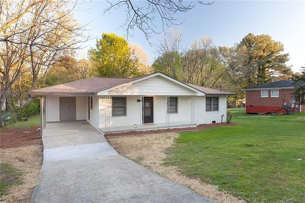 3 bed, 1.0 bath, 1025 sqft, $1,695 — Photo 2