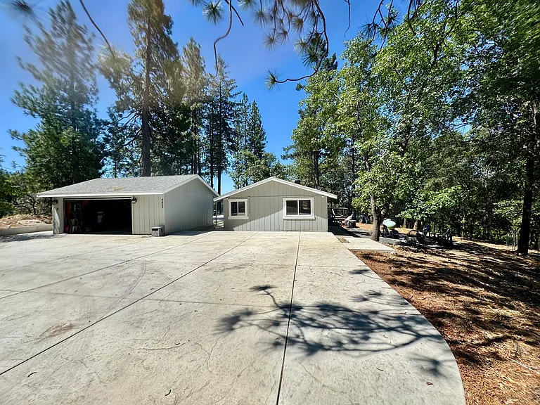 4425 Sierra Springs Dr — Photo 50