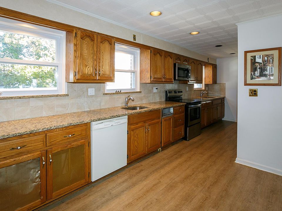 1st image of 203 N Cedar St