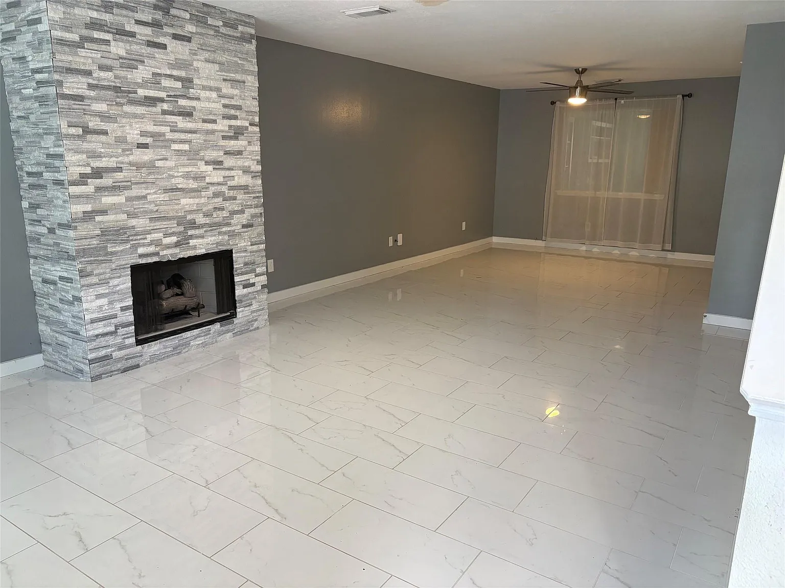 4 bed, 3.0 bath, 2520 sqft, $2,100 — Photo 4
