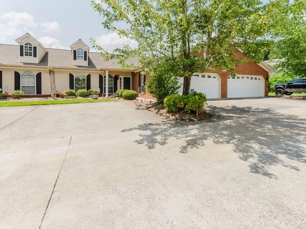 1701 N Summit Dr, Dalton, GA 30721