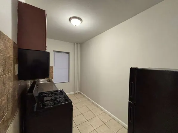 65 Stuyvesant Avenue image 3 of 9