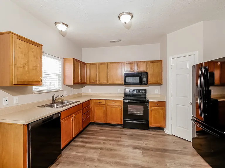 5742 Twin River Ln — Photo 10
