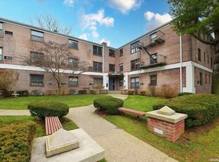 46 Terrace Cir APT 3G, Great Neck, NY 11021