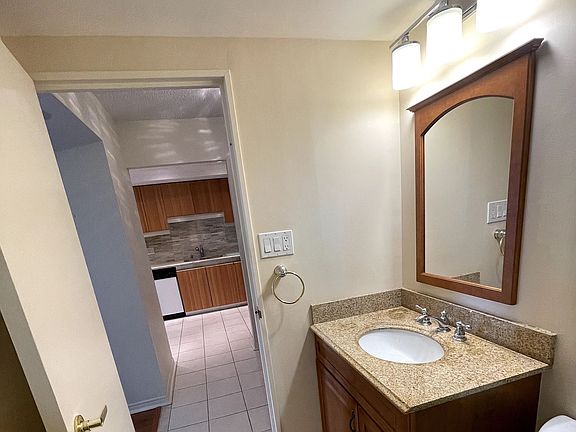 4th image of 65 Harbour Sq #2205