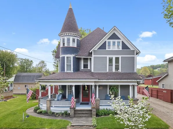 429 S Water St, Loudonville, OH 44842