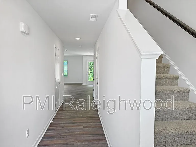 412 Cherry Laurel Dr — Photo 4