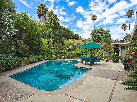 4th image of 21614 La Playa Ct