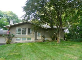 1 Williams Wood Rd, Saint Paul, MN 55115