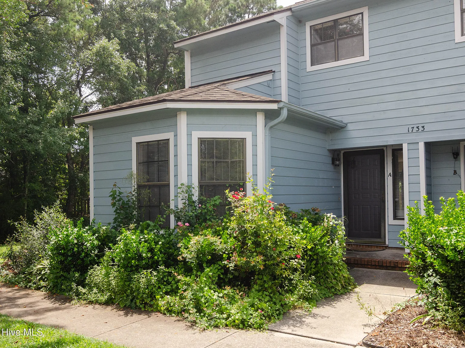 3 bed, 3.0 bath, 1424 sqft, $1,895 — Photo 1