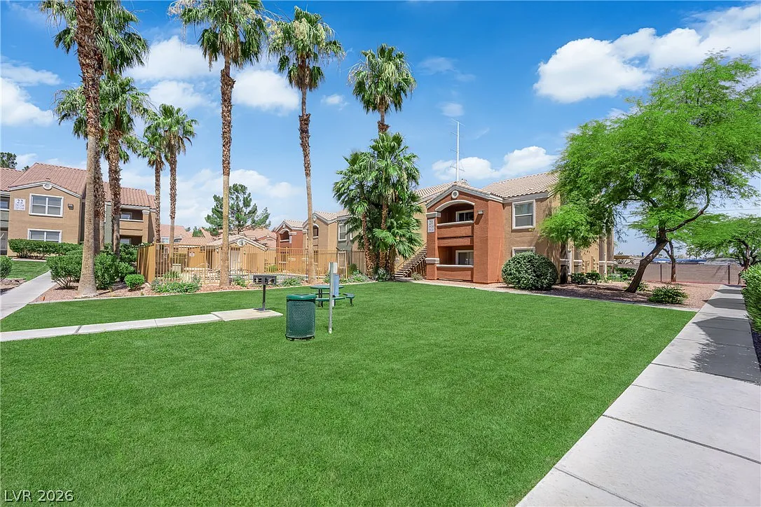 2 bed, 2.5 bath, 911 sqft, $1,500 — Photo 2