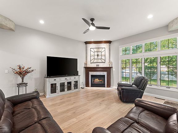 5th image of 8530 Heather Ct