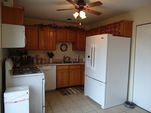5th image of 658 W Berwick Pl