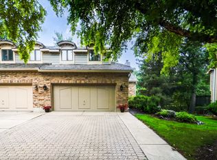640 Walnut Oaks Dr, Roselle, IL 60172