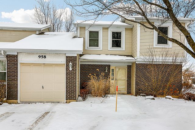 1st image of 958 Foxwood Ct