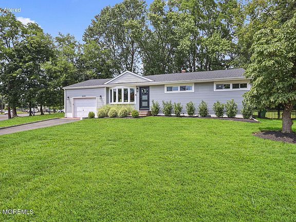 4th image of 11 Cedarcrest Drive