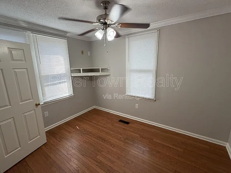 736 Echles St — Photo 14
