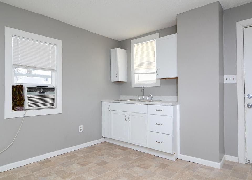 1st image of 250 Cottage Ave W