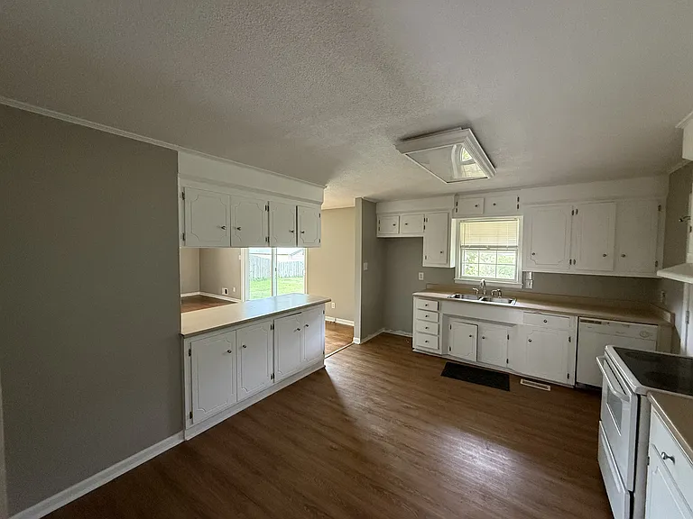 120 Woodbine Ter — Photo 13