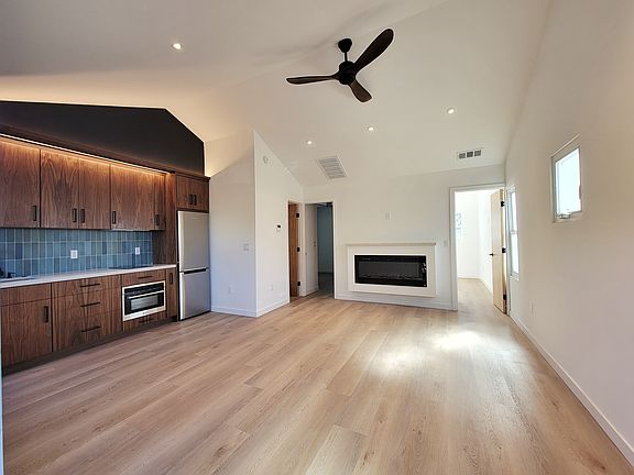 3rd image of 1152 N Genesee Ave #2