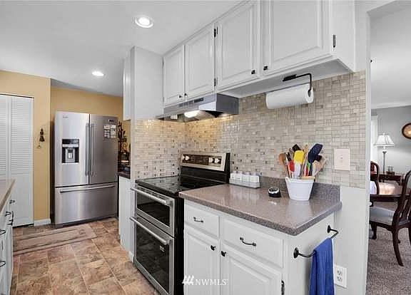 2nd image of 5014 194th St SW